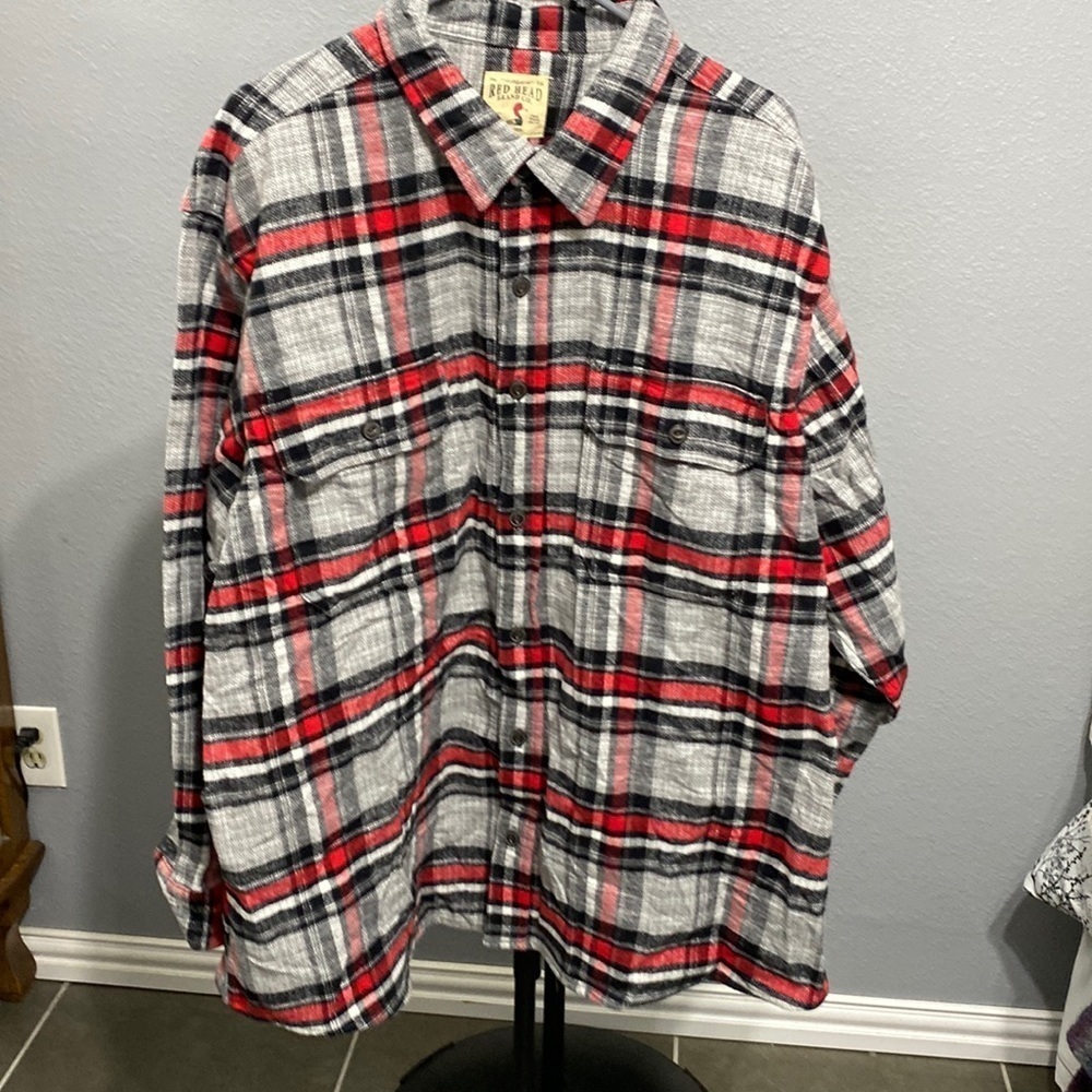 Men’s plaid shirt jacket.